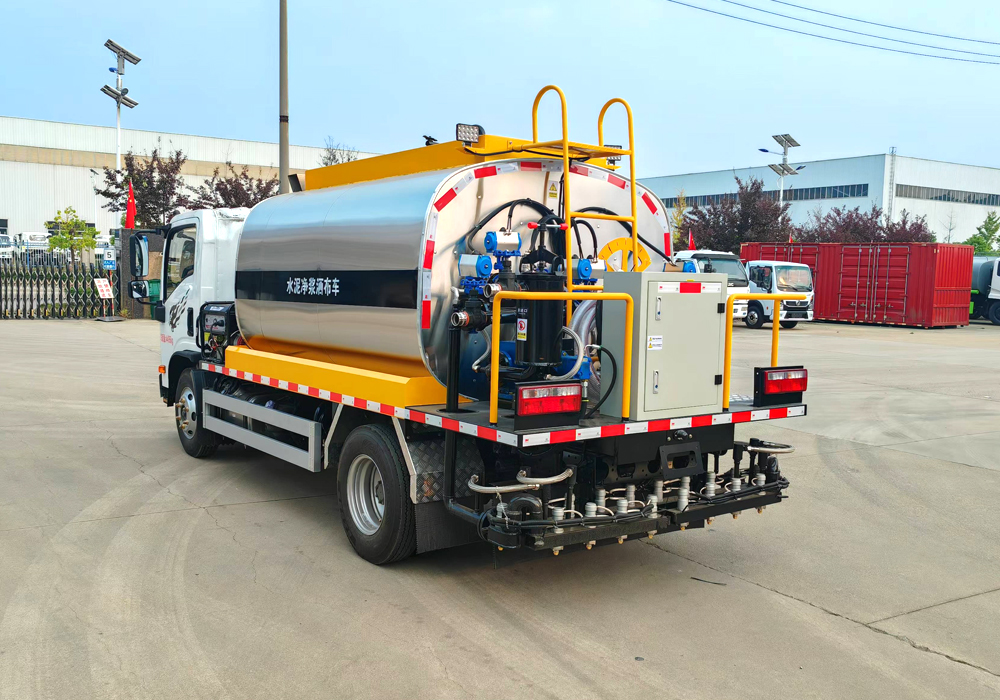 5噸重汽王牌藍(lán)牌智能瀝青灑布車